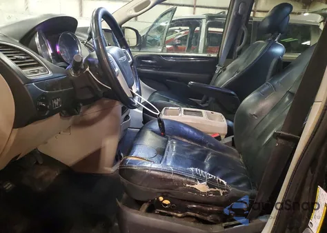 2014 Chrysler Town & Country Touring z USA, uszkodzony, nr VIN 2C4RC1BG7ER435416